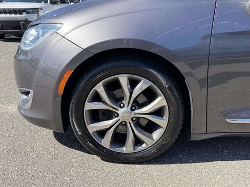 Used 2017 Chrysler Pacifica Limited FWD image 13