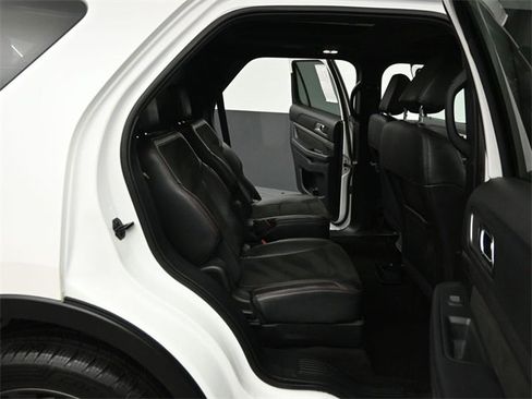 Certified 2018 Ford Explorer XLT w/ Equipment Group 202A image 25