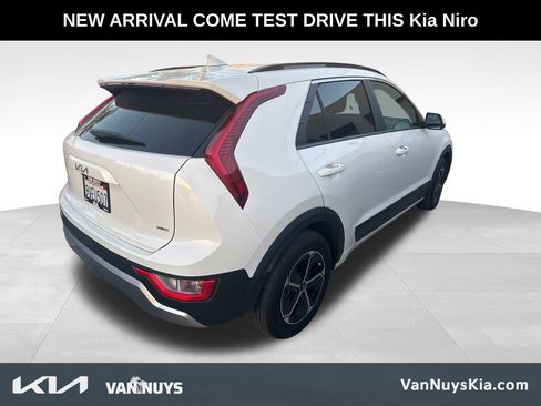 Used 2025 Kia Niro LX image 3