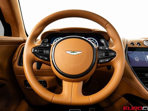 Used 2022 Aston Martin DBX image 27