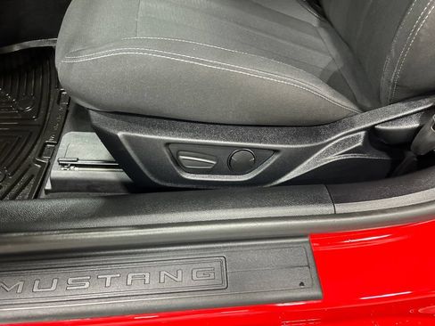 Used 2022 Ford Mustang GT RWD image 12