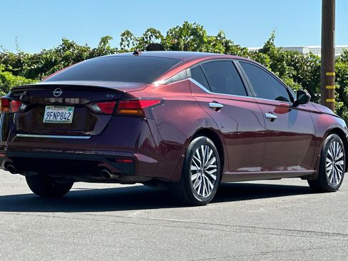Certified 2023 Nissan Altima 2.5 SV w/ SV Premium Package FWD image 4