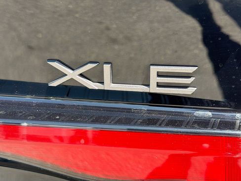 Used 2024 Toyota Prius XLE image 11