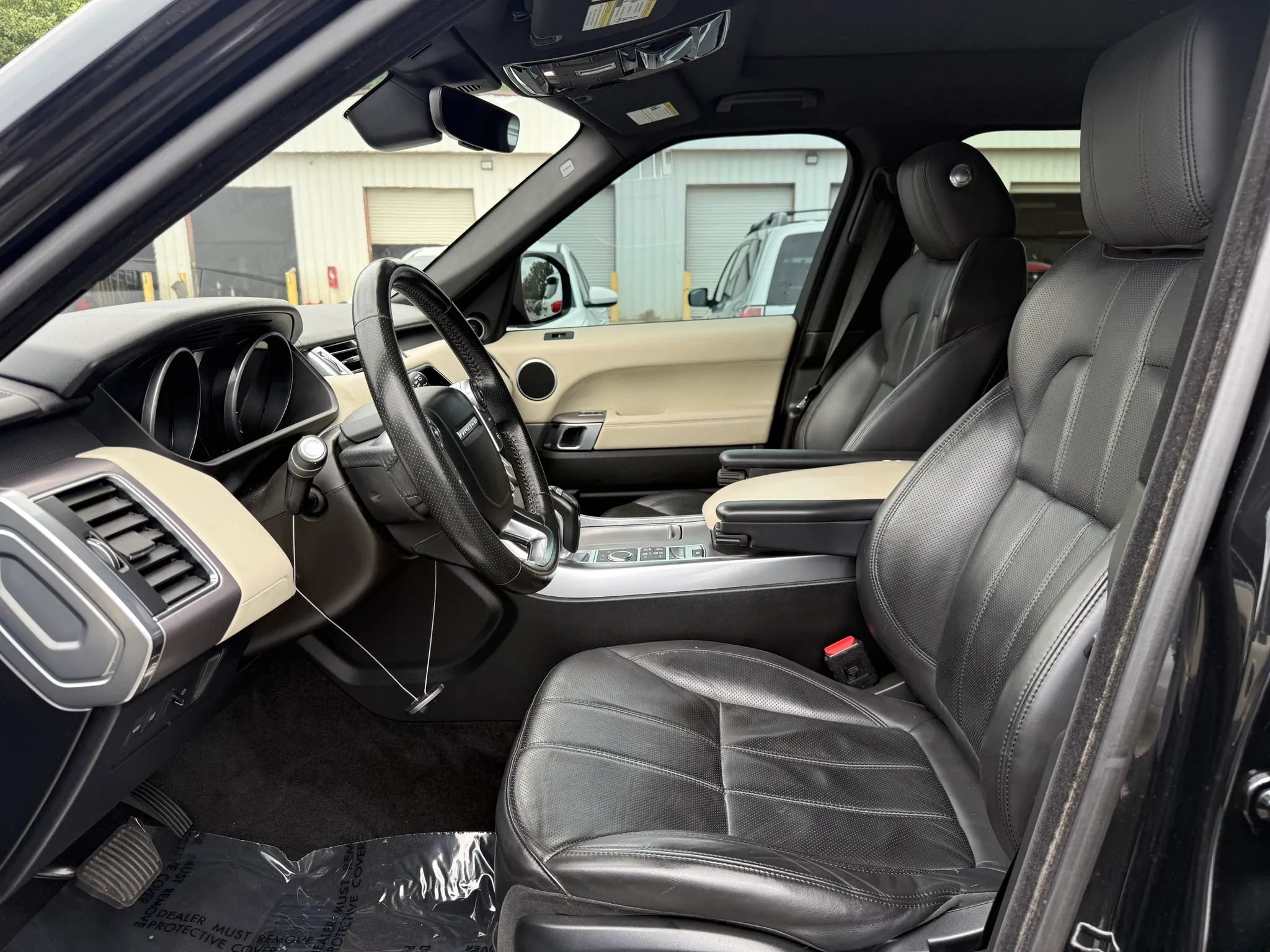 Used 2017 Land Rover Range Rover Sport HSE AWD/4WD image 2