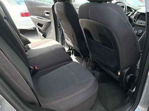 Used 2020 Chevrolet Trax LS FWD image 32