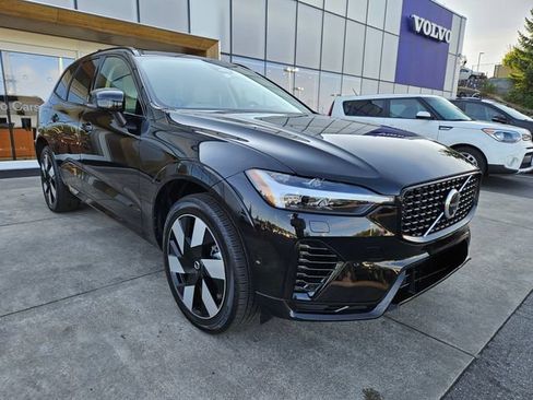 Certified 2025 Volvo XC60 T8 Plus w/ Protection Package Premier AWD/4WD image 3