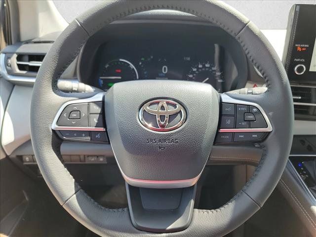 Used 2026 Toyota Sienna XLE FWD image 16