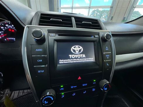 Used 2016 Toyota Camry SE FWD image 17