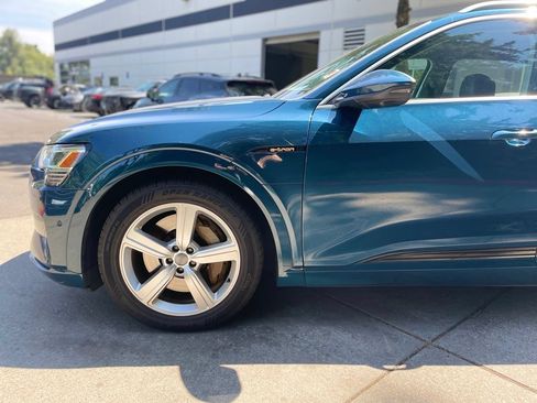 Used 2019 Audi e-tron Prestige w/ Prestige Package AWD/4WD image 8