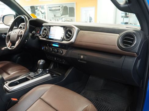 Used 2021 Toyota Tacoma Limited AWD/4WD image 35
