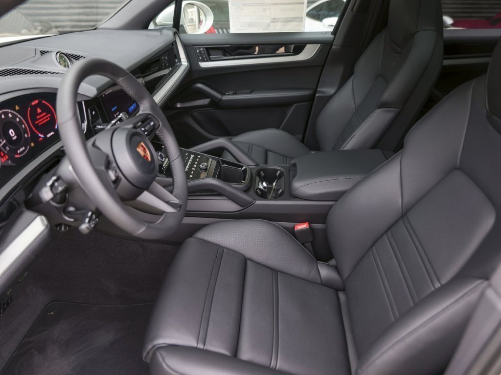 Certified 2026 Porsche Cayenne AWD/4WD image 17