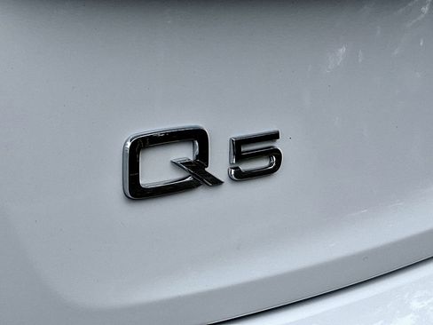 Used 2023 Audi Q5 2.0T Premium w/ Convenience Package AWD/4WD image 32