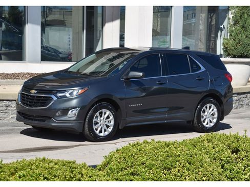 Used 2020 Chevrolet Equinox LT w/ Driver Convenience Package image 8