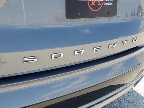 Used 2022 Kia Sorento EX w/ Panoramic Sunroof Package FWD image 6