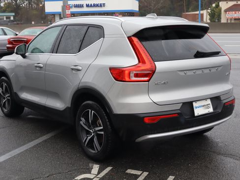 Used 2025 Volvo XC40 B5 Core image 8