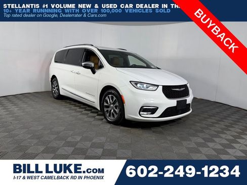 Used 2023 Chrysler Pacifica Pinnacle FWD image 1