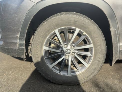 Used 2019 Toyota Highlander XLE image 9