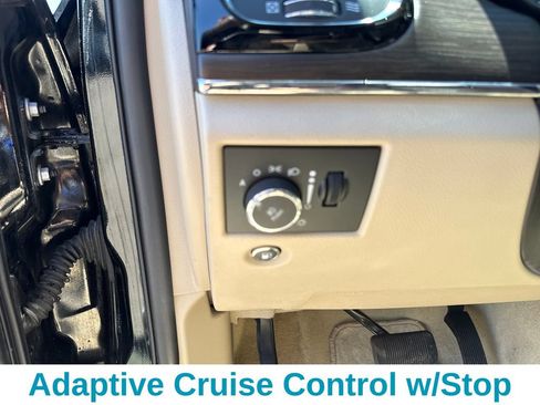 Used 2020 Jeep Grand Cherokee Overland AWD/4WD image 13