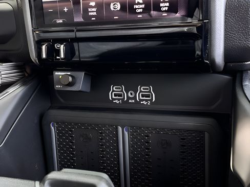 Used 2026 RAM 2500 Laramie AWD/4WD image 15
