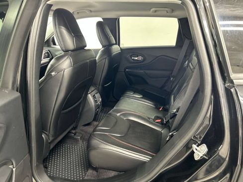 Used 2019 Jeep Cherokee Trailhawk w/ Cold Weather Group AWD/4WD image 20
