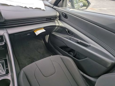 Certified 2025 Hyundai Elantra Sport FWD image 16
