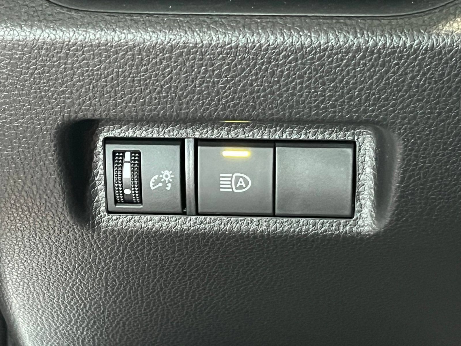 Used 2025 Toyota RAV4 XLE AWD/4WD image 29