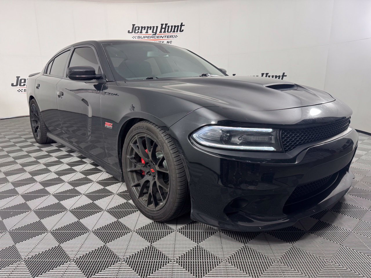 Used 2017 Dodge Charger R/T Scat Pack w/ Driver Confidence Group RWD image 6