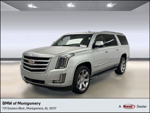 Used 2020 Cadillac Escalade ESV Luxury RWD image 1