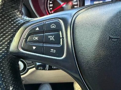 Used 2017 Mercedes-Benz GLC 300 4MATIC image 25