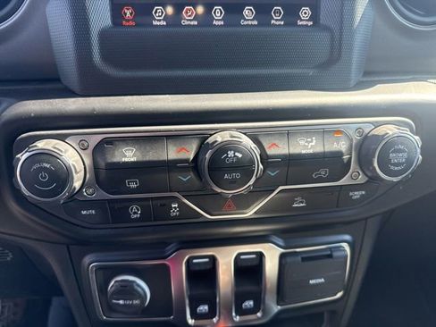 Used 2021 Jeep Wrangler Sport AWD/4WD image 21