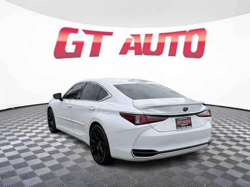 Used 2021 Lexus ES 300h w/ Accessory Package 2 FWD image 4