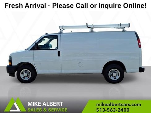 Used 2021 Chevrolet Express 3500 w/ Driver Convenience Package RWD image 4