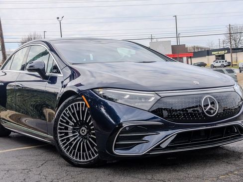 Used 2023 Mercedes-Benz EQS 580 4MATIC Sedan image 3