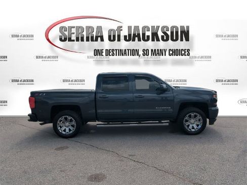 Used 2018 Chevrolet Silverado 1500 LT w/ All Star Edition image 9