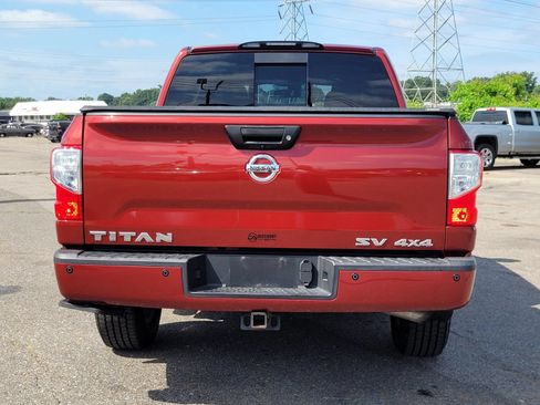 Used 2018 Nissan Titan SV w/ SV Convenience Package AWD/4WD image 21