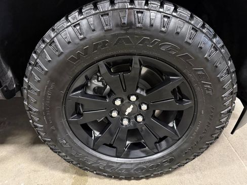 Used 2022 Chevrolet Colorado Z71 w/ Z71 Midnight Edition image 8