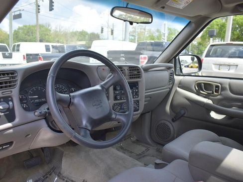 Used 2003 Chevrolet S10 Pickup LS image 10