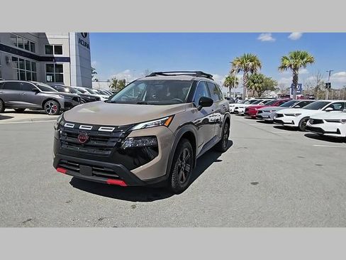 Used 2025 Nissan Rogue SV AWD/4WD image 32