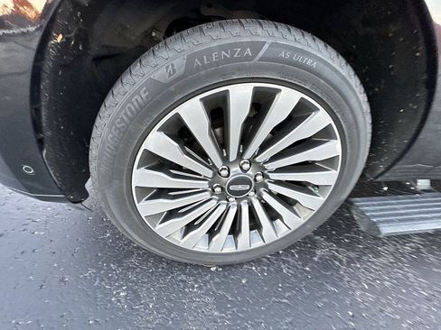 Used 2019 Lincoln Navigator Reserve image 27
