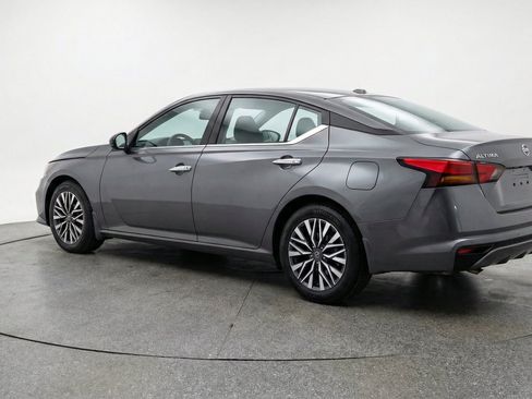 Used 2025 Nissan Altima 2.5 SV FWD image 6