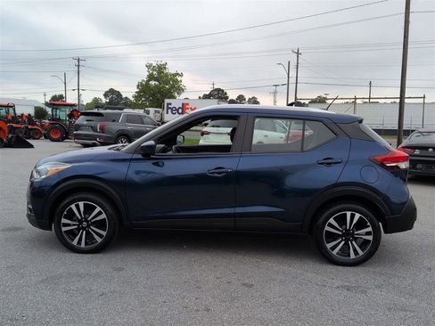Used 2019 Nissan Kicks SV FWD image 6