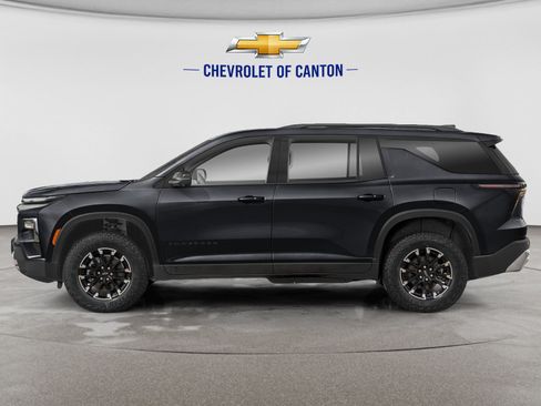 Used 2025 Chevrolet Traverse Z71 w/ Driver Confidence Package AWD/4WD image 3