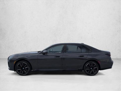 Used 2023 BMW i7 xDrive60 AWD/4WD image 9