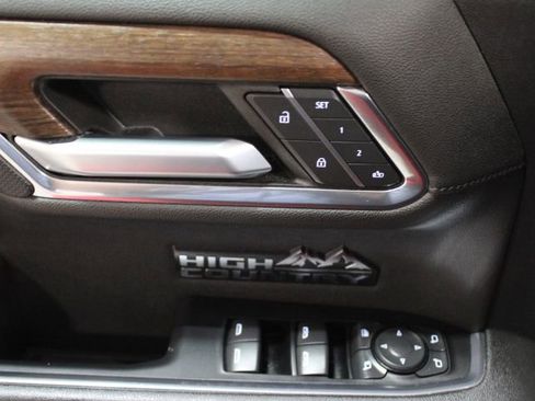 Used 2023 Chevrolet Silverado 1500 High Country w/ High Country Premium Package AWD/4WD image 18