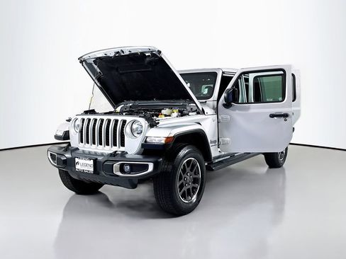 Used 2023 Jeep Gladiator Overland image 25