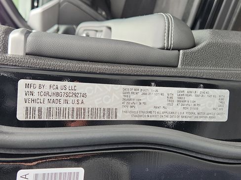 Certified 2025 Jeep Grand Cherokee Limited image 27