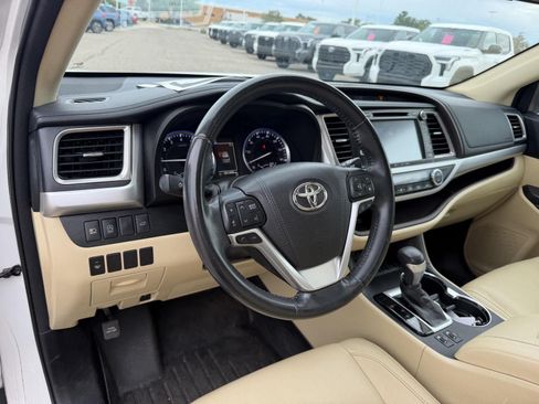 Used 2017 Toyota Highlander XLE FWD image 32