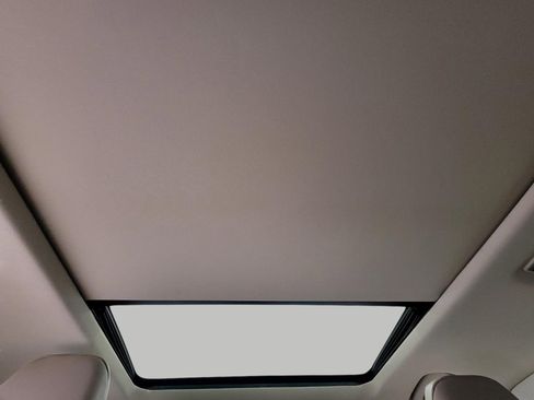 Used 2020 Ford Explorer XLT w/ Equipment Group 202A image 27