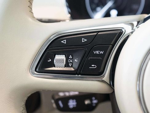 Used 2022 Bentley Bentayga AWD/4WD image 37