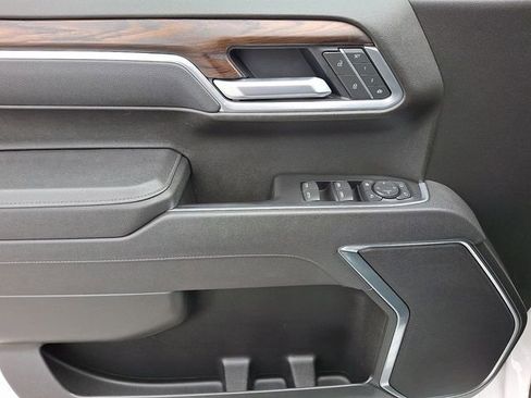 Used 2025 GMC Sierra 1500 SLT image 12